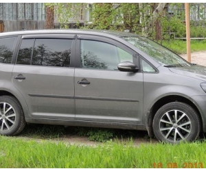  Дефлекторы окон для Volkswagen Touran II 2010-2015 (Cobra, V23510)