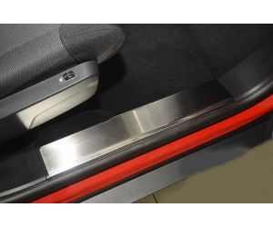  Накладка на внутренний пластик порогов для Ford Kuga II 2013+ (NATA-NIKO, PV-FO24)